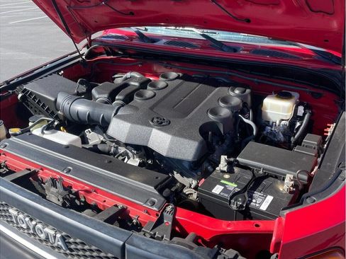 Used 2012 Toyota FJ Cruiser 4WD image 18