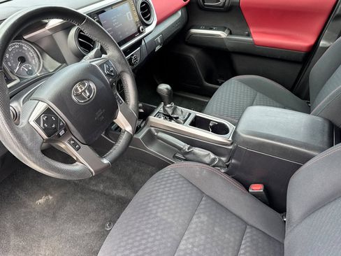 Used 2022 Toyota Tacoma SR5 RWD image 10