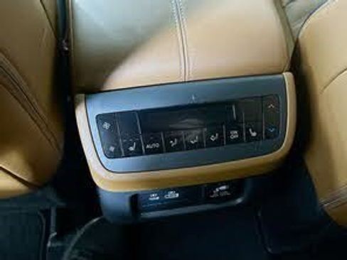 Used 2024 Nissan Pathfinder Platinum w/ Cargo Package image 20