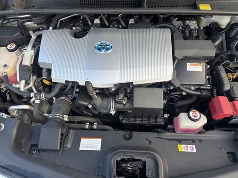 Used 2017 Toyota Prius Prime Advanced image 31