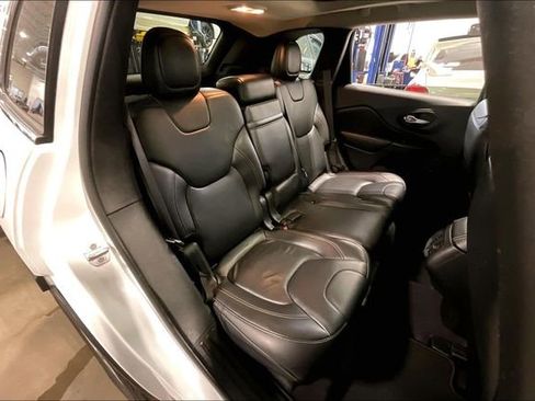 Used 2016 Jeep Cherokee Limited image 27