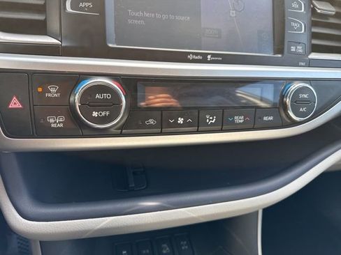 Used 2015 Toyota Highlander XLE image 17