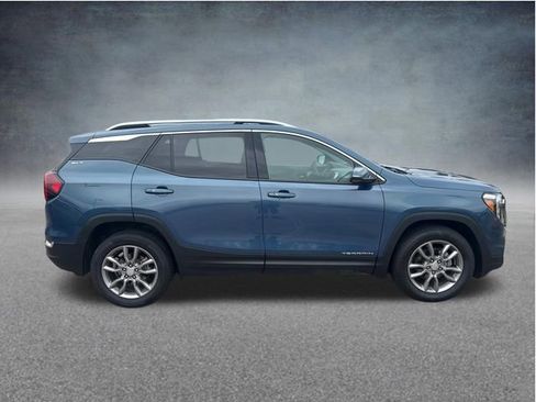Used 2024 GMC Terrain SLT AWD/4WD image 13