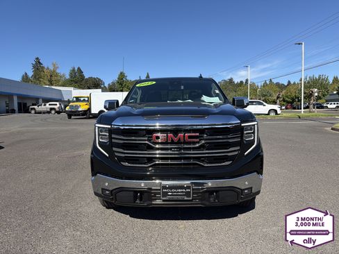 Used 2025 GMC Sierra 1500 SLT w/ SLT Premium Plus Package AWD/4WD image 8