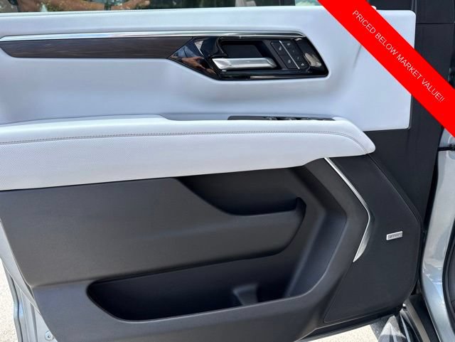 Used 2025 Chevrolet Tahoe Premier AWD/4WD image 9