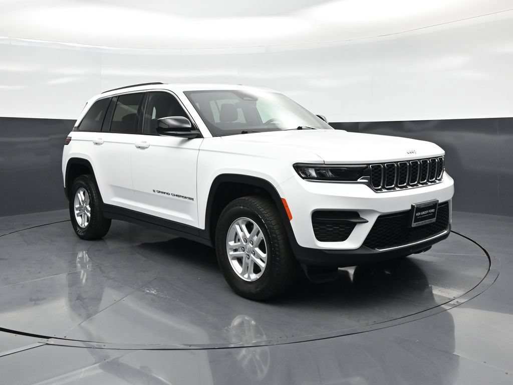 Used 2025 Jeep Grand Cherokee Laredo w/ Luxury Tech Group I AWD/4WD image 54