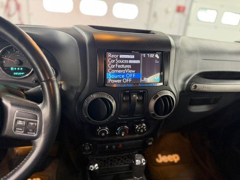 Used 2015 Jeep Wrangler Sport w/ Quick Order Package 24S AWD/4WD image 18