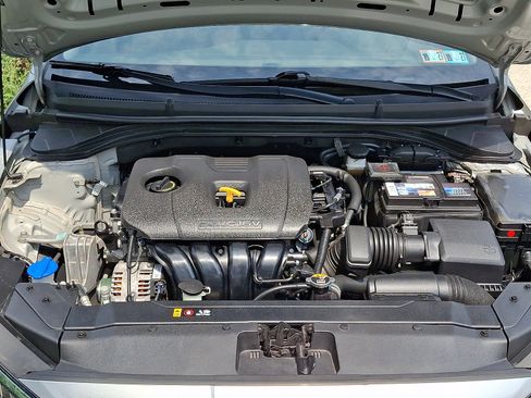 Used 2020 Hyundai Elantra SE FWD image 28