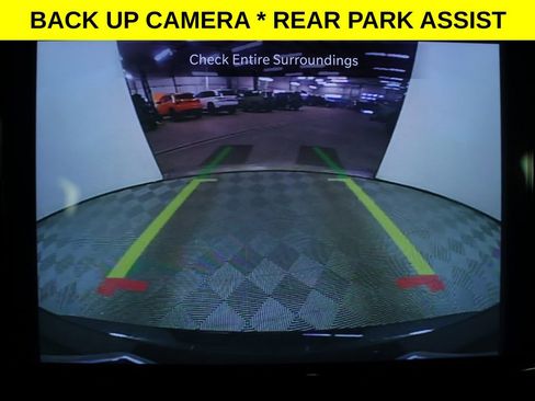 Used 2025 Chrysler Pacifica Select image 9