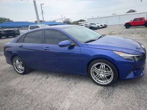 Used 2021 Hyundai Elantra SEL w/ Convenience Package FWD image 2