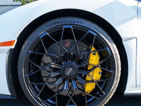 Used 2022 Lamborghini Huracan STO RWD image 8