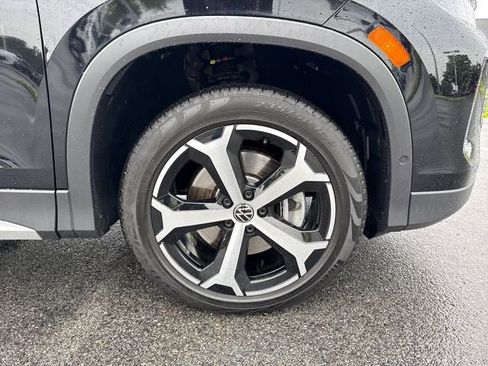 Used 2025 Volkswagen Tiguan SE AWD/4WD image 11