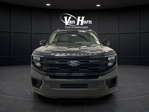 Used 2025 Ford Expedition Max Active AWD/4WD image 2