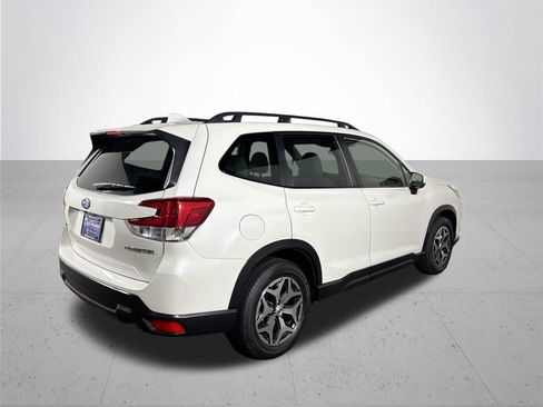 Used 2023 Subaru Forester Premium AWD/4WD image 6