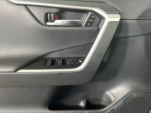 Used 2022 Toyota RAV4 Limited image 23