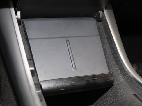 Used 2020 Tesla Model Y Long Range image 27