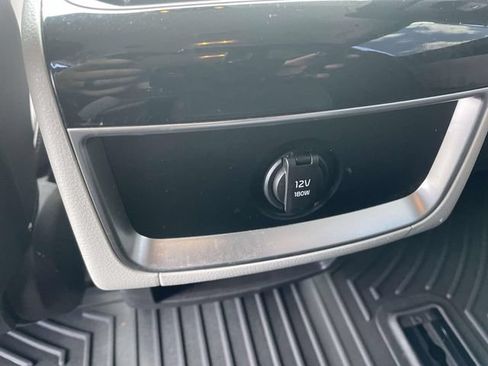 Used 2024 Kia Carnival EX FWD image 18