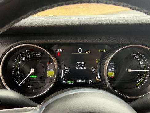 Used 2023 Jeep Wrangler Unlimited Sahara w/ Cold Weather Group AWD/4WD image 19