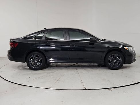 Certified 2023 Volkswagen Jetta SE FWD image 7