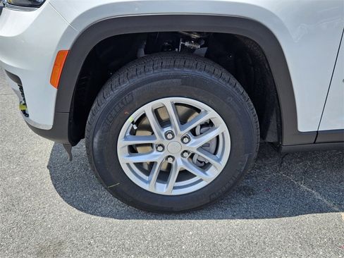 New 2025 Jeep Grand Cherokee L Laredo w/ Luxury Tech Group I image 9