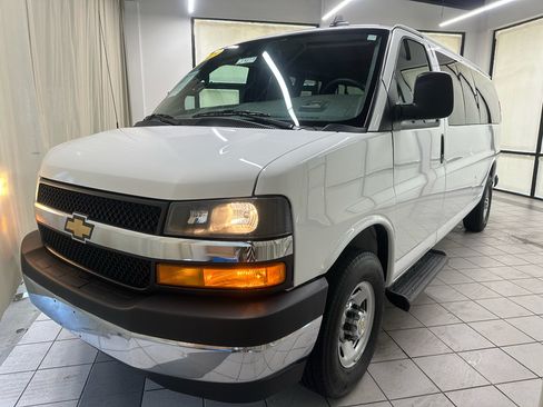 Used 2025 Chevrolet Express 3500 LT w/ LT Preferred Equipment Group RWD image 12