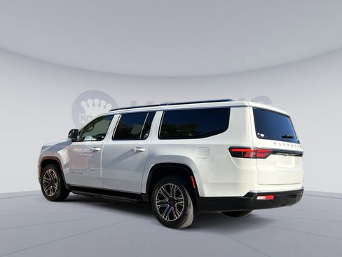 Used 2024 Jeep Wagoneer L Series II w/ Flexible Seating Group image 4