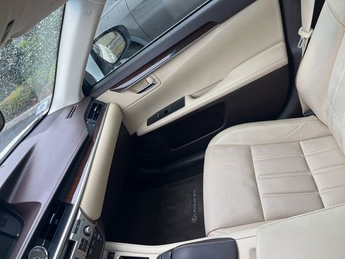 Used 2018 Lexus ES 350 w/ Luxury Package w/Wood Trim image 8