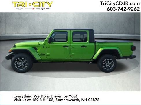 New 2025 Jeep Gladiator Sport image 2