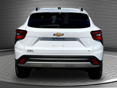 Used 2025 Chevrolet Trax LT w/ LT Convenience Package image 5