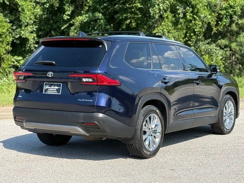 Used 2024 Toyota Grand Highlander AWD image 12