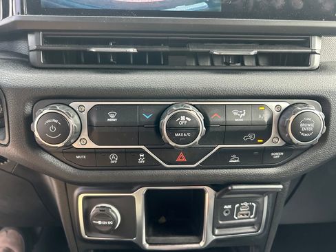 Used 2024 Jeep Wrangler Unlimited Sport AWD/4WD image 24