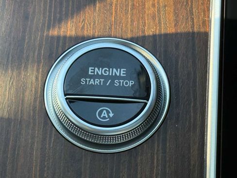 Used 2025 Mercedes-Benz C 300 Sedan image 39