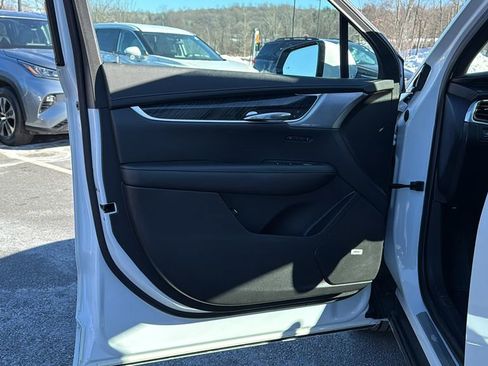 Used 2021 Cadillac XT6 Premium Luxury image 11