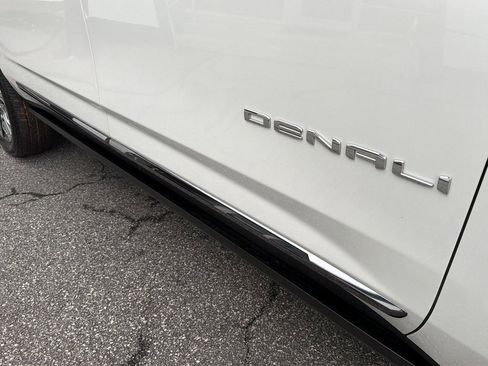 Used 2024 GMC Yukon XL Denali Ultimate AWD/4WD image 6