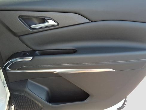 Used 2025 Chevrolet Traverse LT AWD/4WD image 11