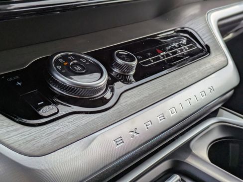 New 2025 Ford Expedition Max Platinum w/ Driver's Package image 20