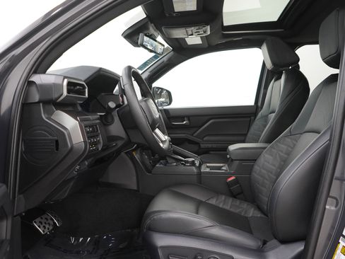Used 2024 Toyota Tacoma TRD Sport w/ TRD Sport Premium Package AWD/4WD image 24