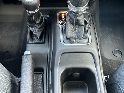 New 2025 Jeep Gladiator Rubicon w/ Convenience Group image 18