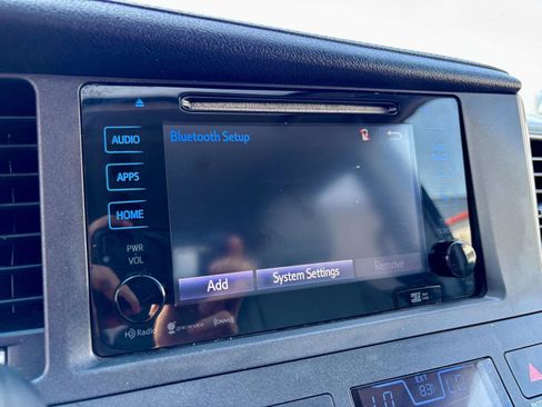 Used 2017 Toyota Sienna XLE w/ XLE Navigation Package FWD image 22