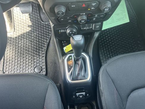 Used 2023 Jeep Renegade Trailhawk AWD/4WD image 20