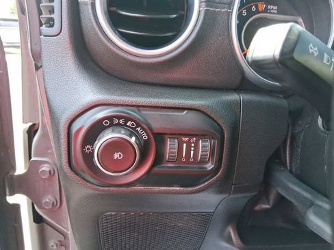 Used 2018 Jeep Wrangler Unlimited Sahara w/ Cold Weather Group AWD/4WD image 22