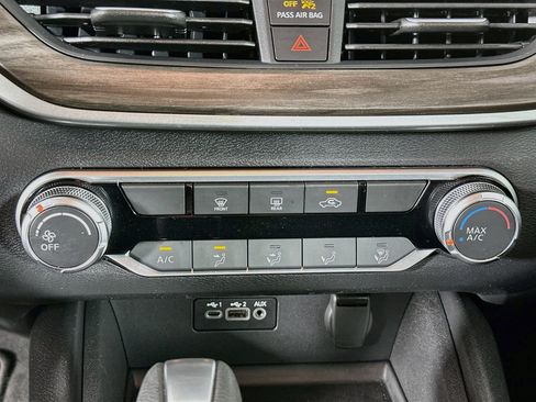 Used 2025 Nissan Altima 2.5 SV FWD image 23