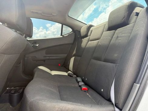 Used 2005 Pontiac Grand Prix w/ Drivers Plus Package FWD image 12