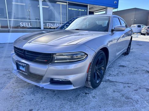 Used 2015 Dodge Charger SXT image 4