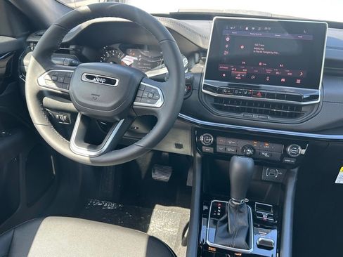 New 2026 Jeep Compass Latitude image 9
