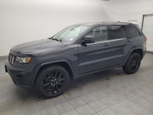 Used 2017 Jeep Grand Cherokee Altitude AWD/4WD image 2