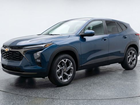 Used 2025 Chevrolet Trax LT image 3