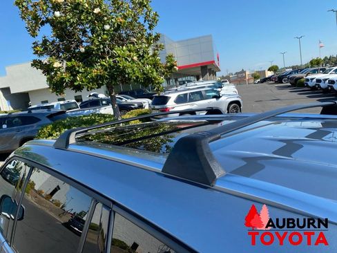 Used 2023 Toyota Highlander Platinum AWD/4WD image 9