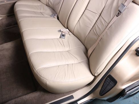 Used 1994 Cadillac Fleetwood Brougham RWD image 96