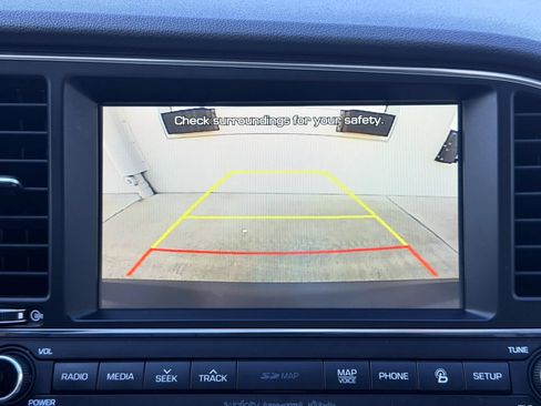 Used 2017 Hyundai Elantra Limited w/ Limited Tech Package 04 FWD image 23